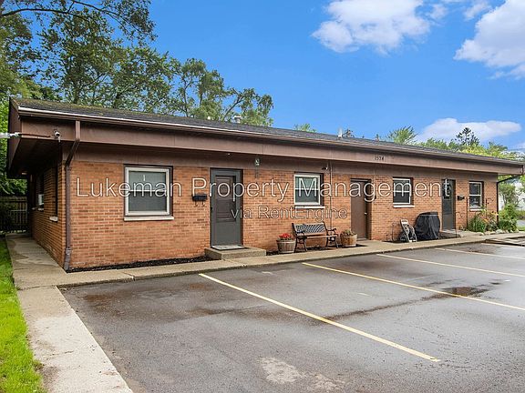 2nd image of 1524 Henson Ave APT 2