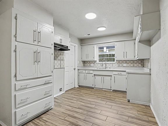 5th image of 3129 Del Rancho Dr