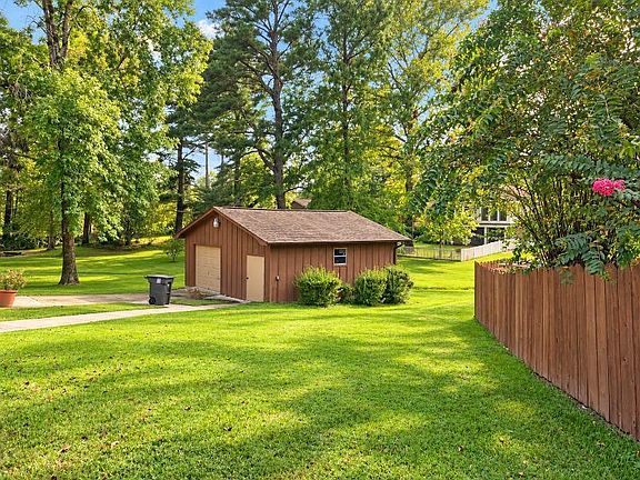 3rd image of 147 Winfield Dr