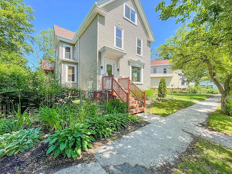 27 Brentwood St #2 — Photo 3
