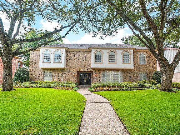 2nd image of 2514 Plantation Ln