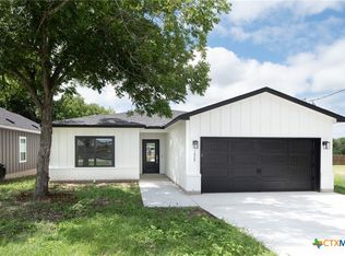 1029 Tabernacle St, Seguin, TX 78155