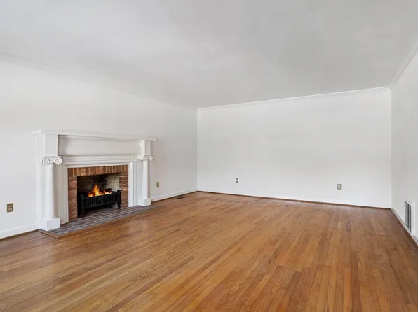 1468 Wakefield Dr, Virginia Beach, VA 23455