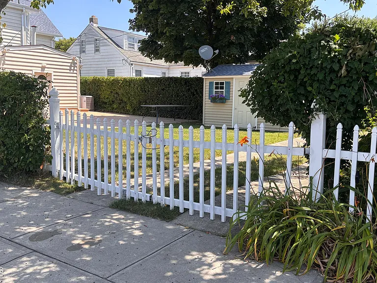 325 15th Ave — Photo 32