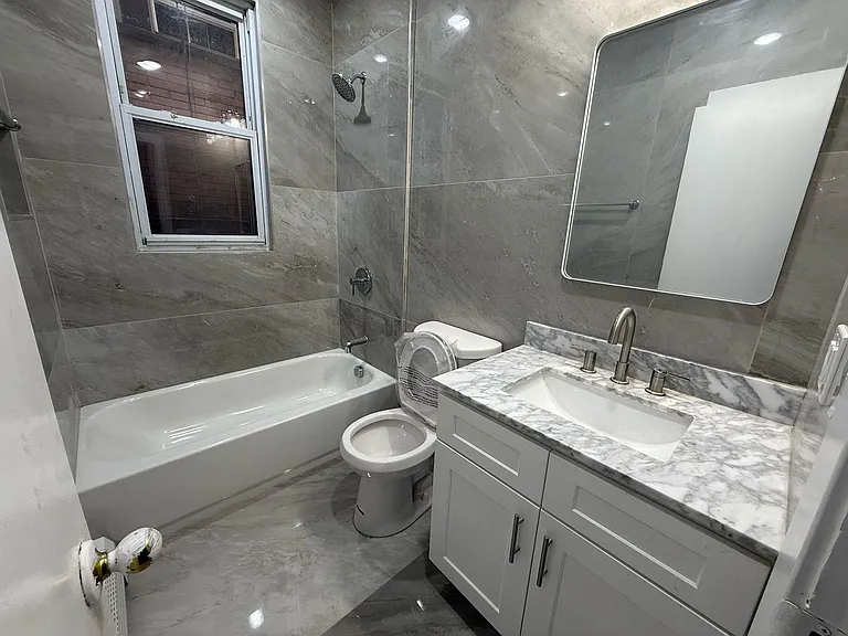 321 Avenue C — Photo 13
