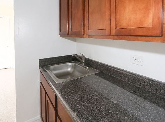 4th image of 4829 N Damen Ave #Ua411