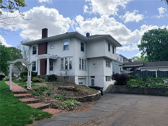 2nd image of 300 N King St