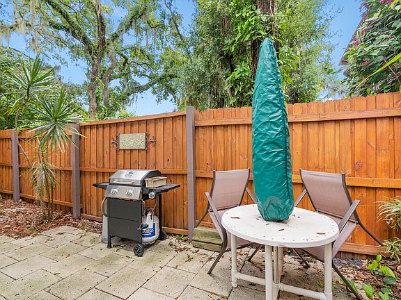 4th image of 208 Oglethorpe Pl