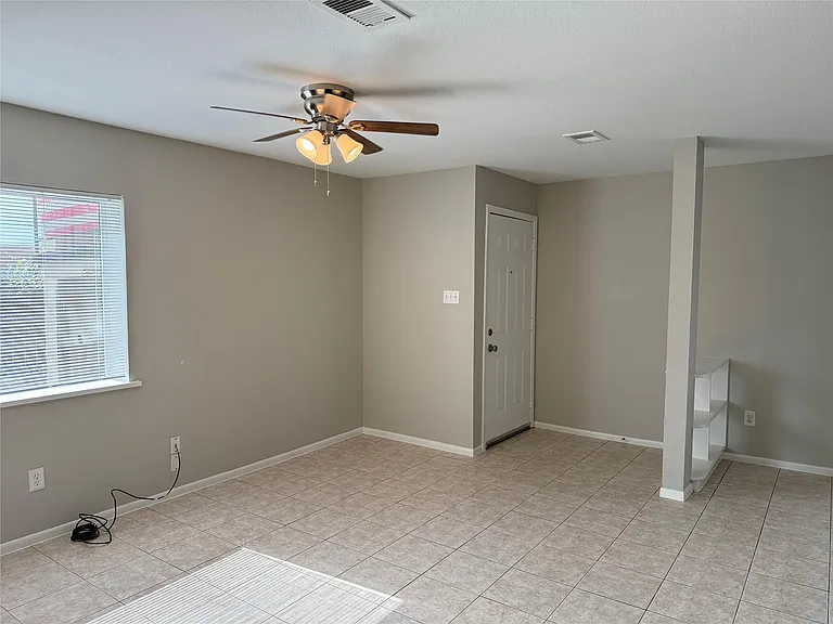13902 Buckingham Dr #B — Photo 6