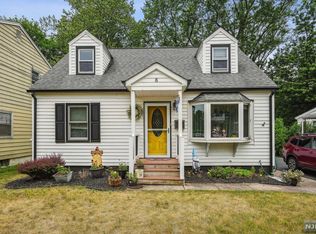 8 Brook St, Mahwah, NJ 07430