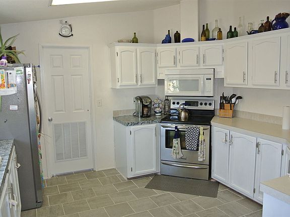 3rd image of 48 Gansner Creek Ct