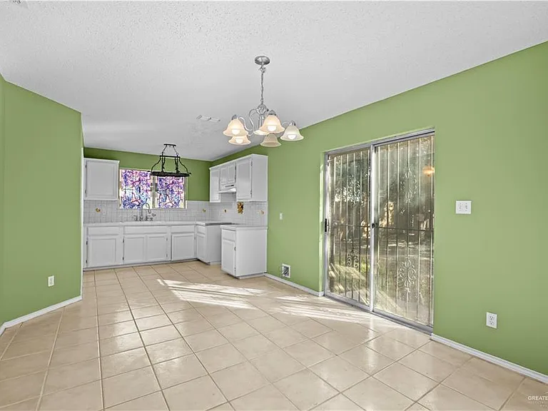 209 San Ignacio Ave — Photo 6