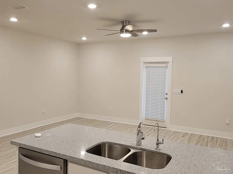 9433 Nature Creek Ln — Photo 4