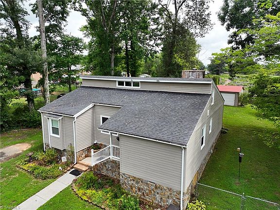 3rd image of 221 Noonkester Dr
