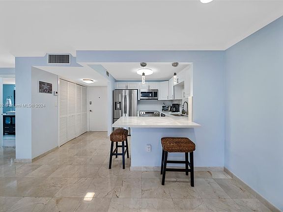 5th image of 7928 West Dr #Penthouse 8