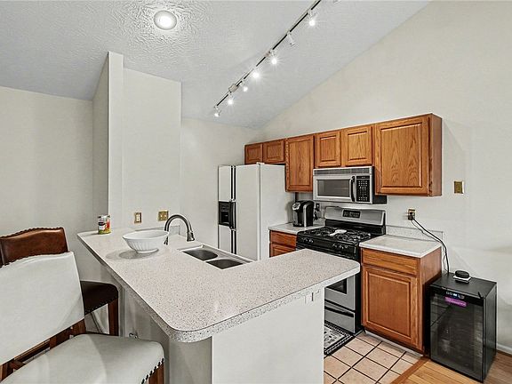 5th image of 120 High Ridge Ct