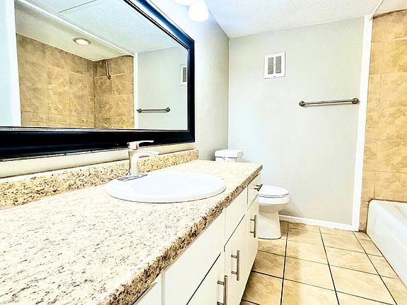 5th image of 3918 Englewood Cir