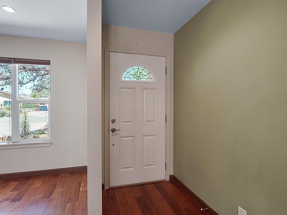 5th image of 76 Isleta Dr