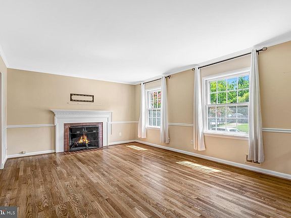 3rd image of 8010 Candlewood Dr
