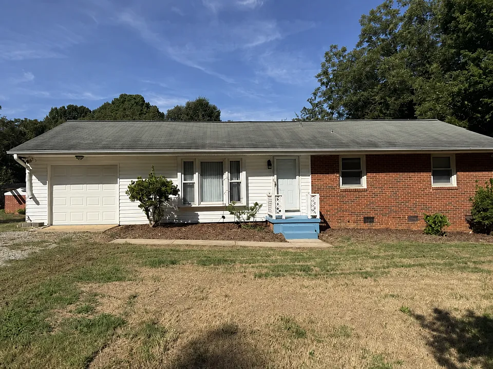 118 W Dogwood Dr