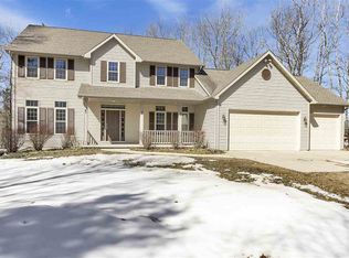 4825 Pine Ln, Suamico, WI 54313
