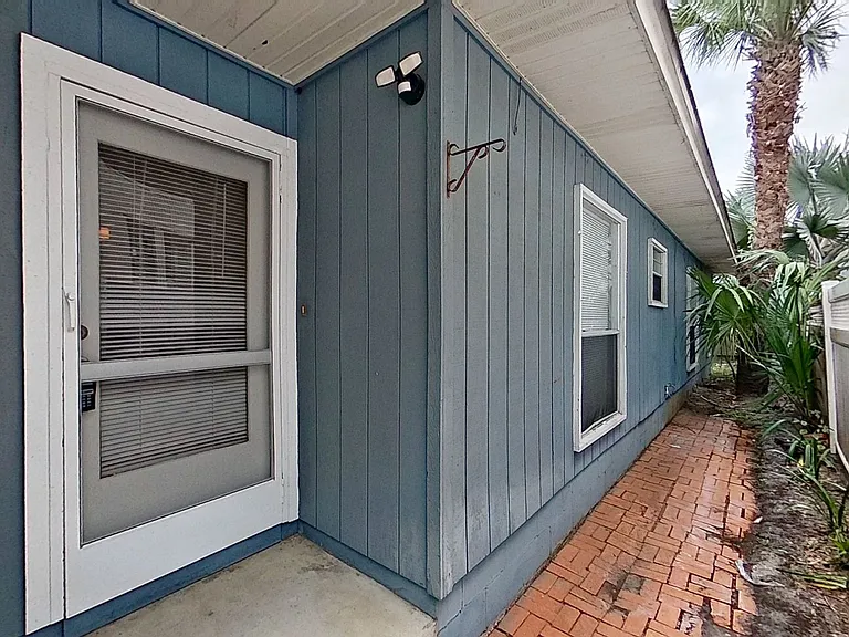 1615 Seminole Rd — Photo 2