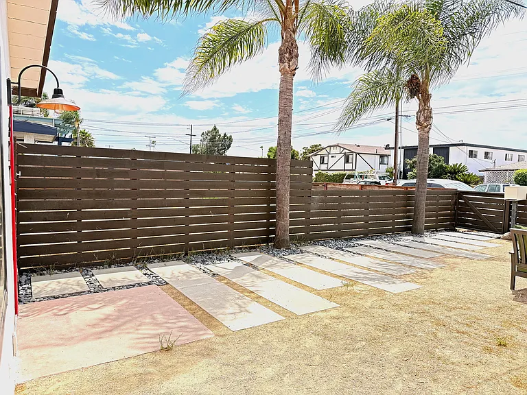 577 Florence St — Photo 5