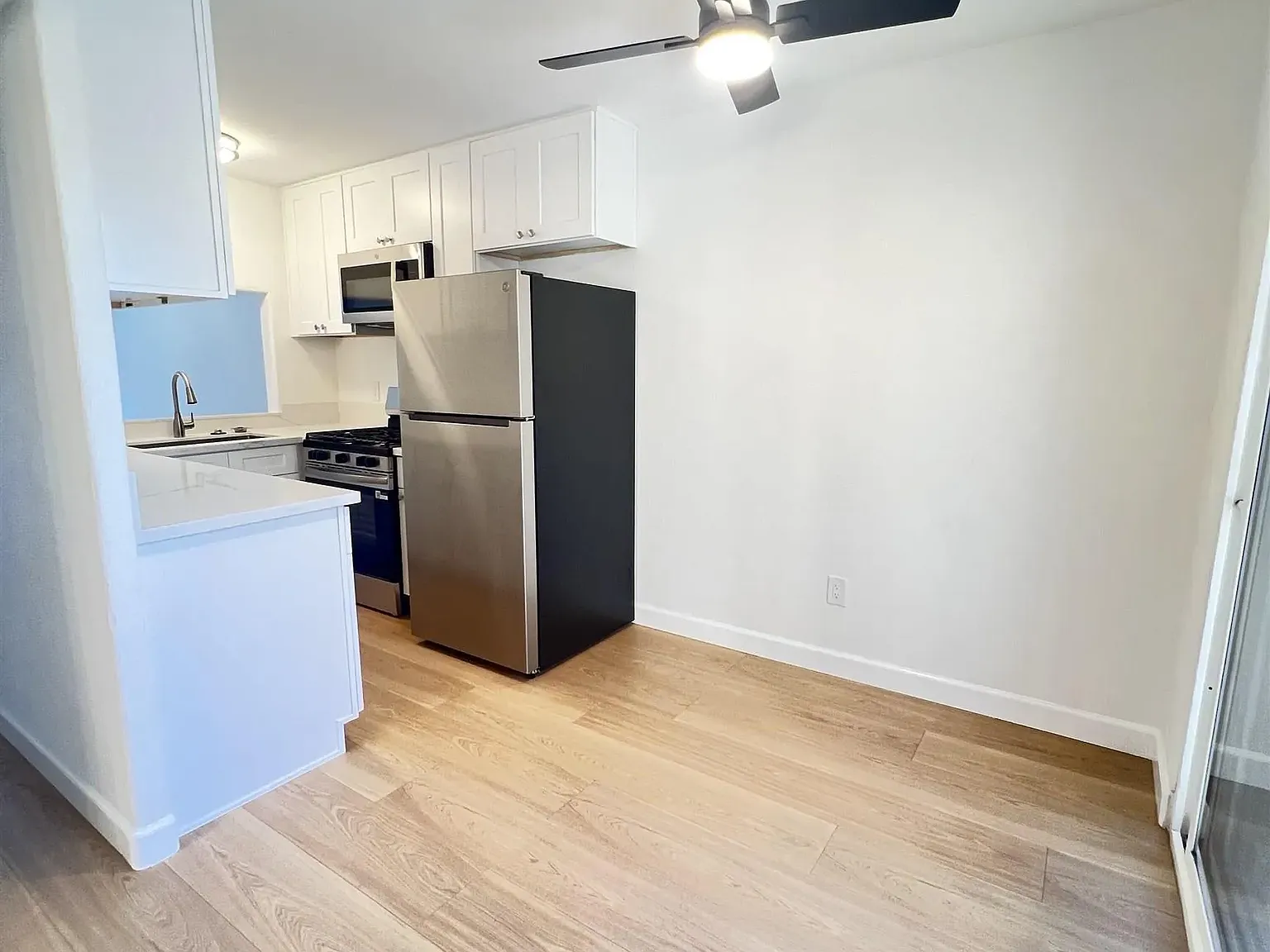 3 bed, 1.5 bath, 1136 sqft, $3,000 — Photo 4