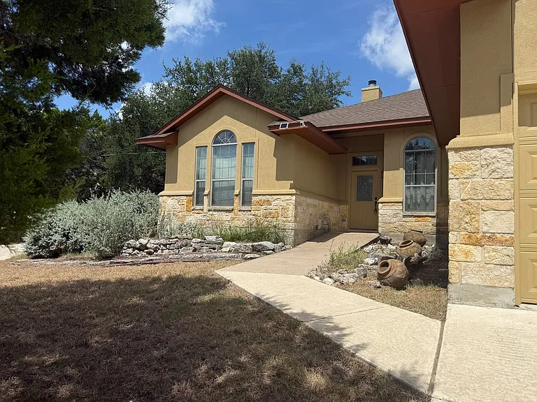 270 Delanoy — Photo 3