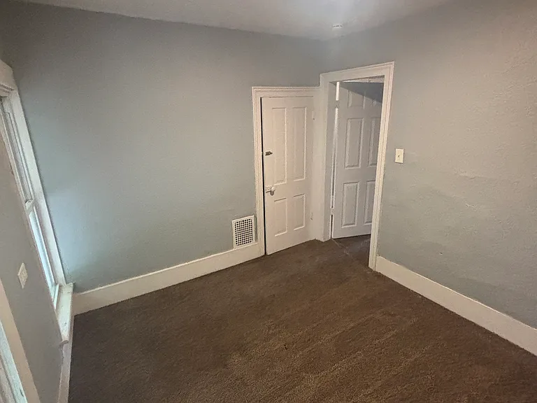 548 Vernon Odom Blvd — Photo 5