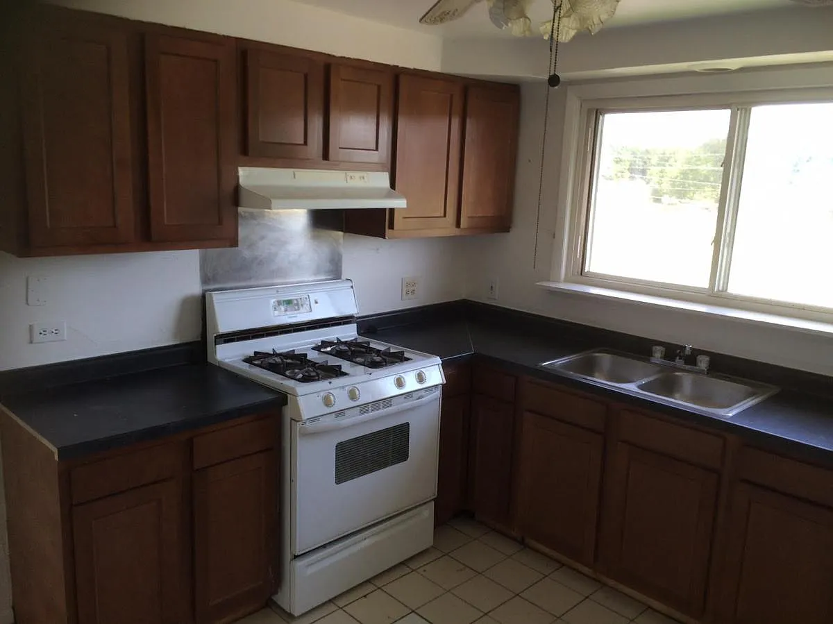 kitchen - 2200 Williamsburg Dr