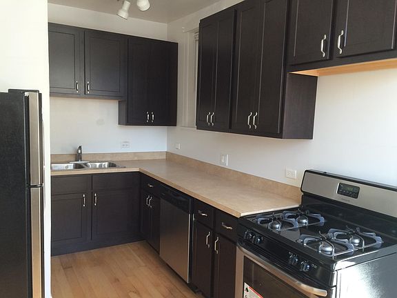 2nd image of 1051 W Montrose Ave #3