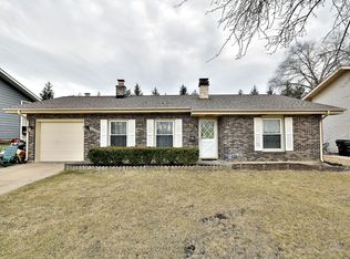 1555 Fairfield Ln, Hoffman Estates, IL 60169