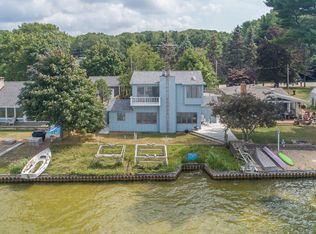 9273 W Silver Lake Rd, Mears, MI 49436