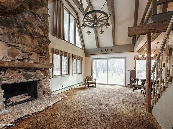 02_299137thSt_1_LivingRoom_LowRes