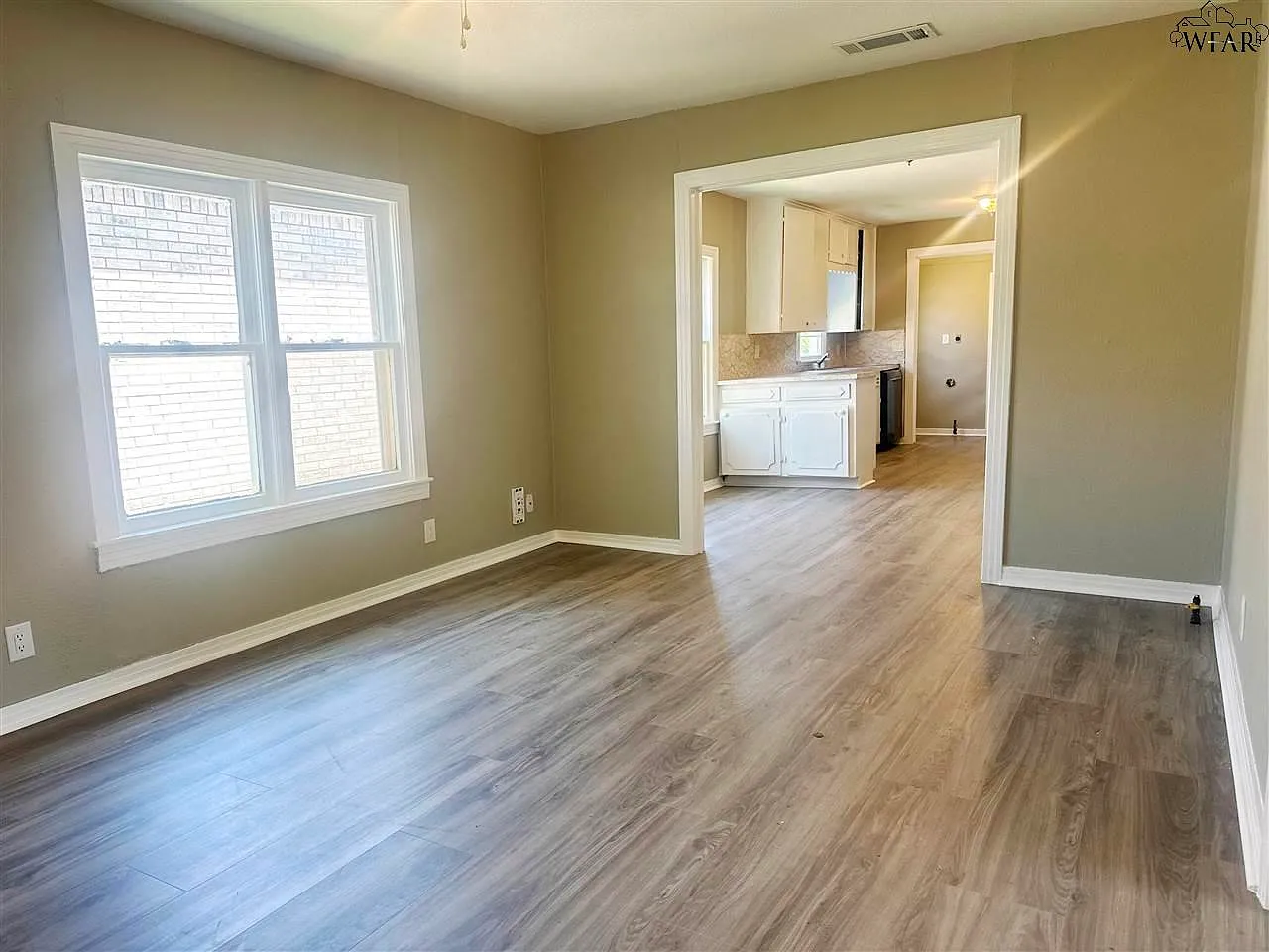 2 bed, 1.0 bath, 1008 sqft, $1,100 — Photo 3