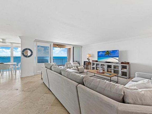 4th image of 881 Ocean Dr APT 19C