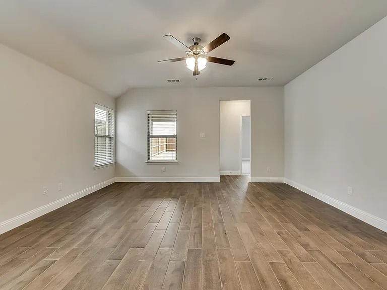 3508 Lillian Ct — Photo 6