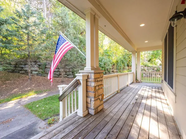 3649 Pine Hollow Pl, Stillwater, MN 55082