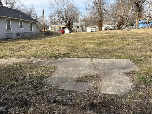 826 Osage St, Leavenworth, KS 66048