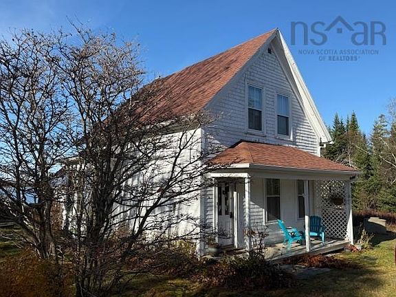 2nd image of 570 Rockland Rd