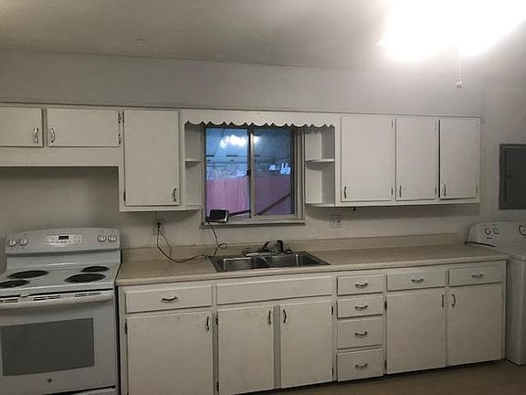 3rd image of 2121 Bohemian Ave