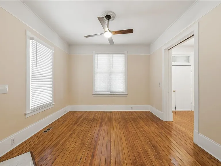 2305 Abercorn St — Photo 23