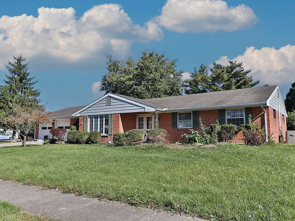 1660 Victoria Ln