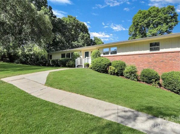 223 Oak Park Dr, Clyde, NC 28721