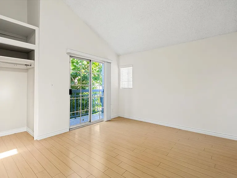 200 E Windsor Rd #1 — Photo 26
