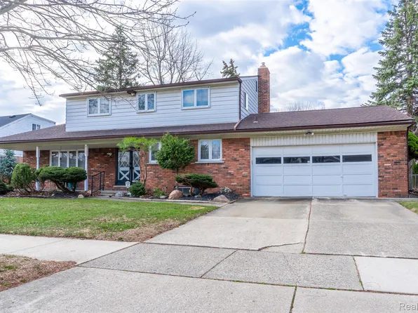 8362 Sunburst St, Center Line, MI 48015
