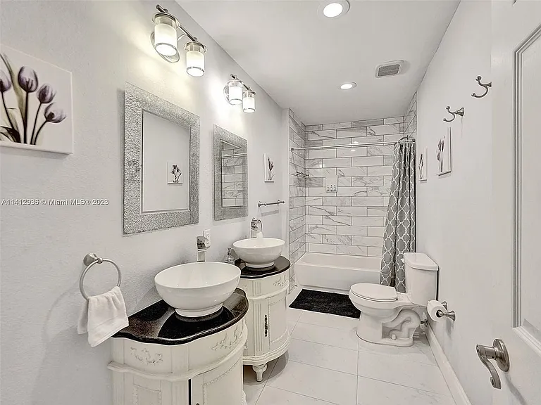 2500 NE 19th St — Photo 10