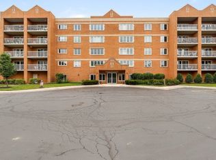 7450 N Waukegan Rd APT 207, Niles, IL 60714