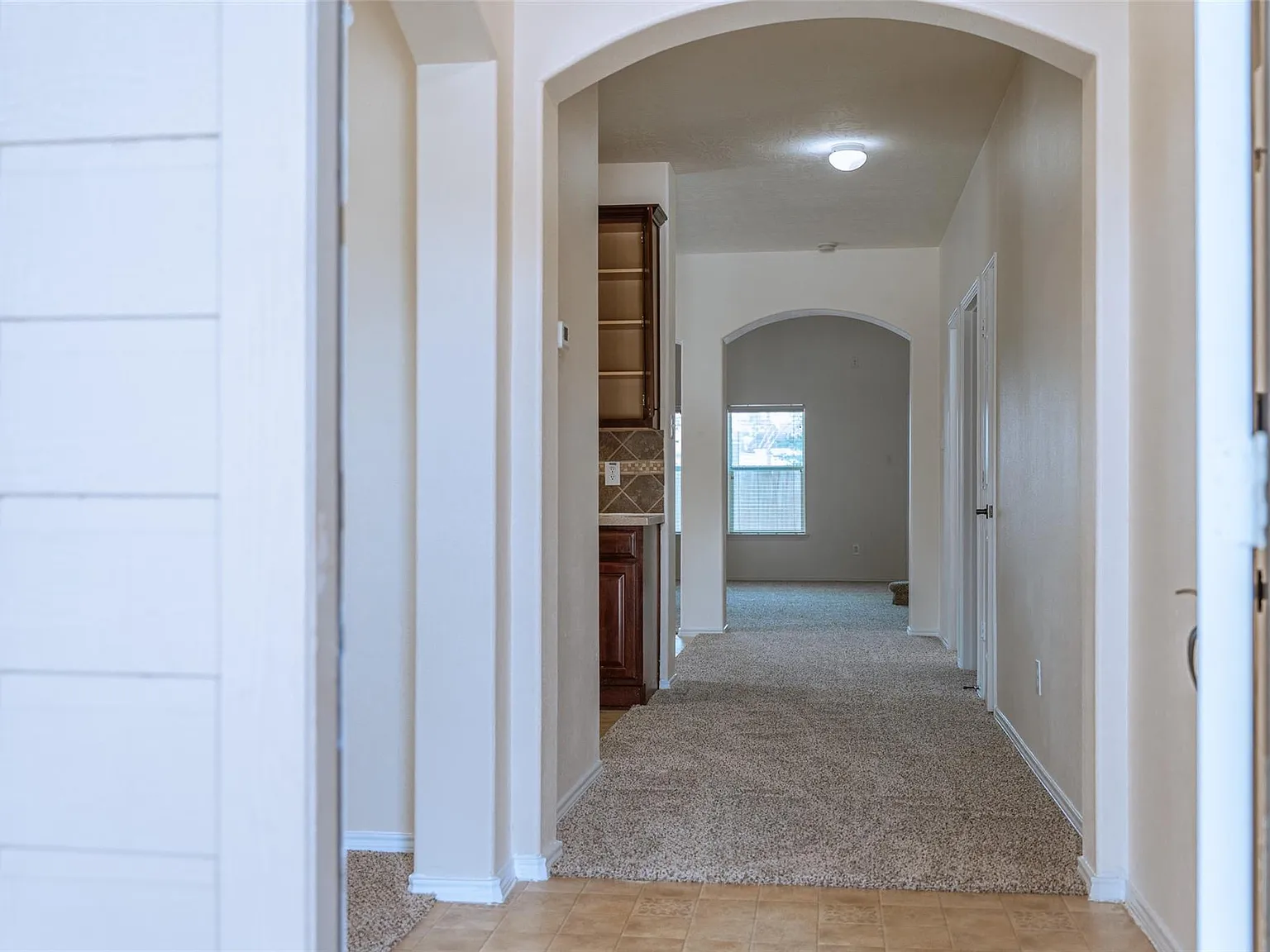5 bed, 3.5 bath, 2884 sqft, $2,300 — Photo 4
